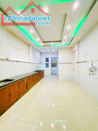NGAY CỐNG LỠ TÂN BÌNH NHÀ ĐẸP 3 TẦNG -HẺM XE TẢI THÔNG - 81M2 (4*21) SỔ ĐẸP - CHỈ HƠN 7 TỶ - 3
