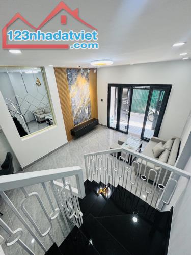 NHÀ MỚI ĐẸP - SÁT MẶT TIỀN NGUYỄN SỸ SÁCH TRẦN THÁI TÔNG - NGAY CHỢ TÂN TRỤ - 4MX10M (40M2