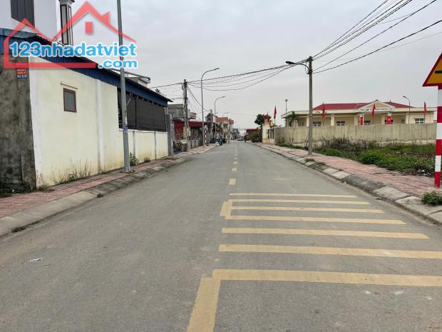 Cần bán lô đất 103,5m2 trục thôn Đức Phong Đại Đồng Kiến Thụy Hải Phòng giá hơn 2 tỷ
