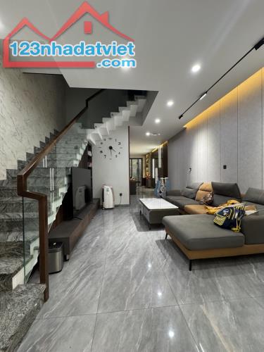 Nhà MT đường 8m, 3 tầng, Lê Văn Thịnh, khu phân lô,100m2, ngang 5m, 10,5ty - 1