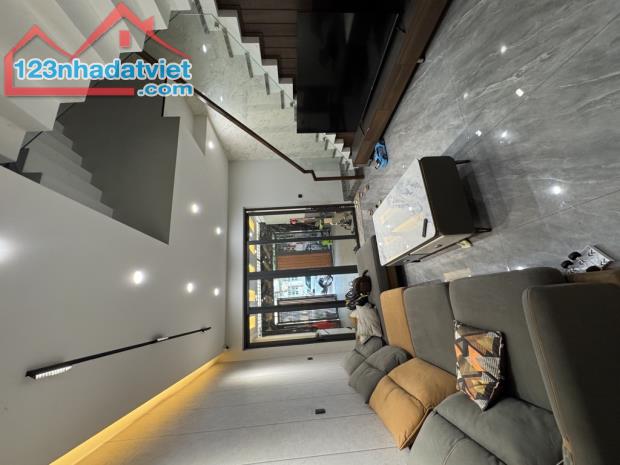 Nhà MT đường 8m, 3 tầng, Lê Văn Thịnh, khu phân lô,100m2, ngang 5m, 10,5ty - 3