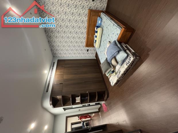 Nhà MT đường 8m, 3 tầng, Lê Văn Thịnh, khu phân lô,100m2, ngang 5m, 10,5ty - 4