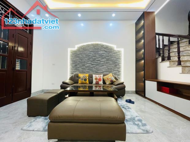 Bán gấp nhà phố Núi Trúc mặt phố kinh doanh ô tô tránh diện tích 12m2 4 Tầng 2.3tỷ