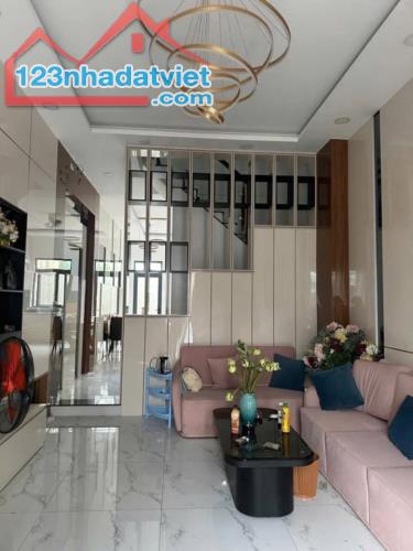CẦN BÁN GẤP NHÀ 1 TRỆT 1 LẦU 2PN, 2TOILET,BAN CÔNG,GIÁ 2TY30 CÒN TL. - 1