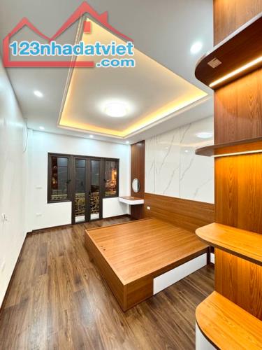 Bán nhà Hoàng Mai Ngõ thông kinh doanh tốt oto qua nhà, 40m2 giá nhỉnh 6