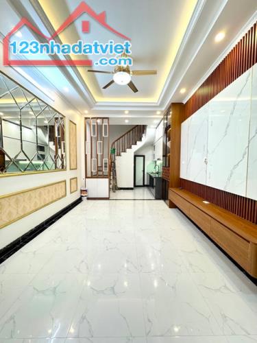 Bán nhà Hoàng Mai Ngõ thông kinh doanh tốt oto qua nhà, 40m2 giá nhỉnh 6 - 1