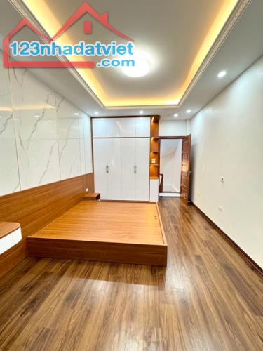 Bán nhà Hoàng Mai Ngõ thông kinh doanh tốt oto qua nhà, 40m2 giá nhỉnh 6 - 2