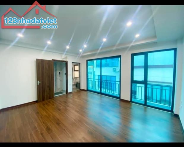 Cần tiền bán gấp nhà Khương Đình diện tích 40m, 7tầng thang máy full nội thất. - 3