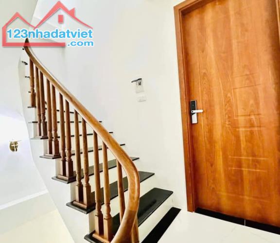 B.ÁN NHÀ DI TRẠCH_NGÕ NÔNG, CỰC SÁT Ô TÔ, VIEW VÀNH ĐAI 3,5, 5 TẦNG, 33M2, NHỈNH 4 TỶ XÍU