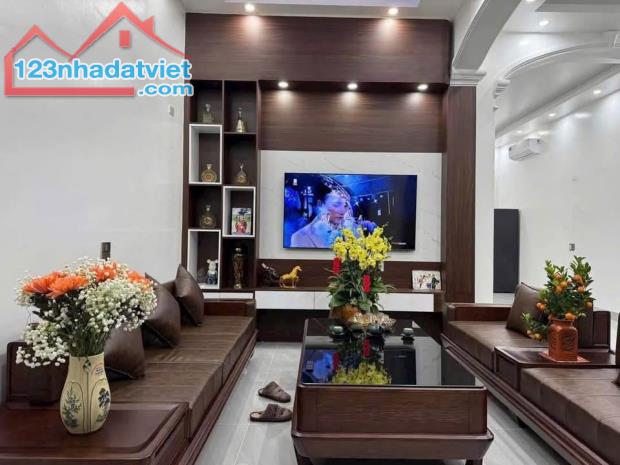 BÁN GẤP NHÀ PHỐ HUỲNH THÚC KHÁNG, Ô TÔ TRÁNH_DT 70M2, 7 TẦNG, MT 4.5M, 26TỶ - 1