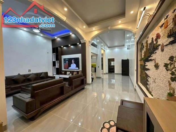 BÁN GẤP NHÀ PHỐ HUỲNH THÚC KHÁNG, Ô TÔ TRÁNH_DT 70M2, 7 TẦNG, MT 4.5M, 26TỶ - 2