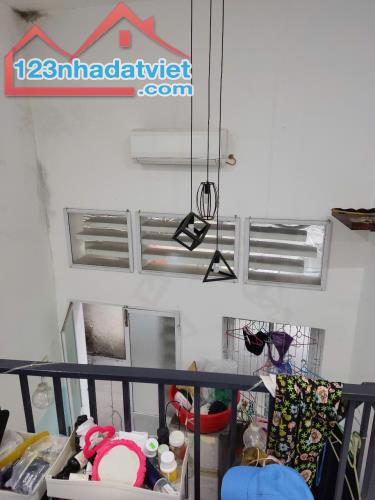 Bán nhà 1,5 tầng giá rẻ ngõ 173 Hàng Kênh - 2