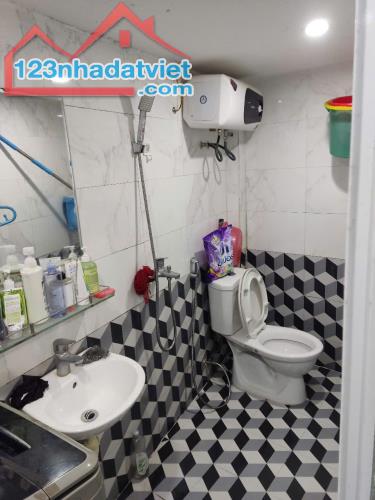 Bán nhà 1,5 tầng giá rẻ ngõ 173 Hàng Kênh - 3