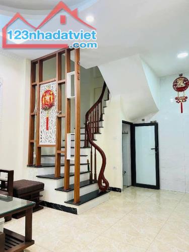 Bát Khối Long Biên Hà Nội diện tích 40m2 giá hơn 5 tỷ