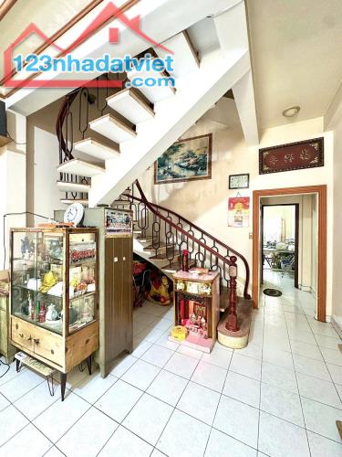 Bán nhà Mặt tiền khu Tên Lửa - BTĐB - BìnhTân - 124m2 - 3 tầng - Nhỉnh 11 tỷ - 2