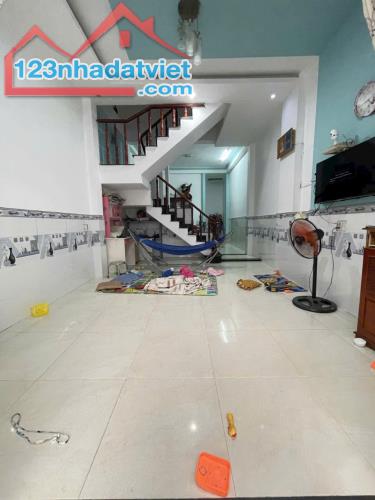 Gấp Bán nhà ngay chợ Bình Thành hẻm 7m xe hơi vào nhà 70m2,2Tầng Nhỉnh 3tỷ  

  
Gấp - 1