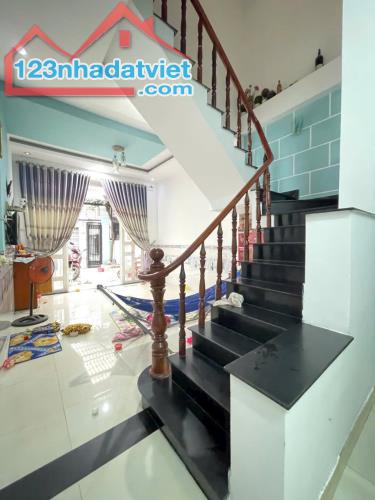 Gấp Bán nhà ngay chợ Bình Thành hẻm 7m xe hơi vào nhà 70m2,2Tầng Nhỉnh 3tỷ  

  
Gấp - 3