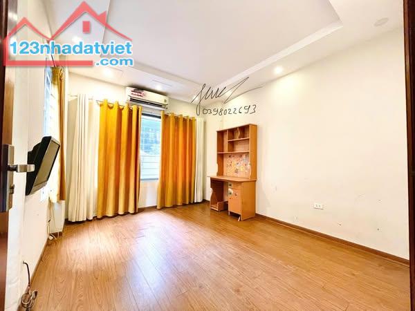 Cho thuê nhà nguyên căn Hoàng Hoa Thám | 40m² | 5 tầng | 4PN | 12 triệu/tháng