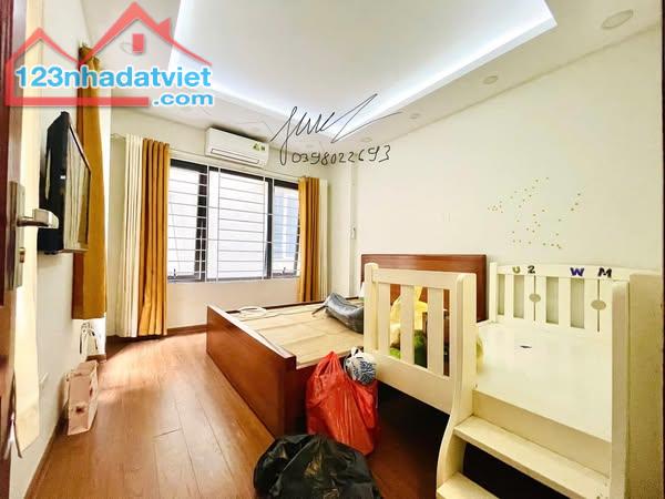 Cho thuê nhà nguyên căn Hoàng Hoa Thám | 40m² | 5 tầng | 4PN | 12 triệu/tháng - 2