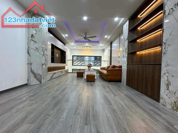 Đẹp mê ly tòa Văn phòng Thá Hà thang máy, kinh doanh siêu đỉnh 120m nhinh 40 tỷ