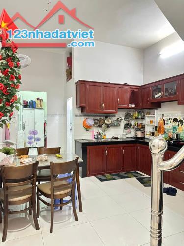 Bán Gấp Nhà 1 Trệt 1 Lầu Đường Nguyễn Công Trứ Dĩ An - 4