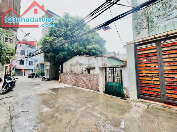 [Hoàng Mai] Bán thửa đất vàng phân lô bàn cờ, đường ô tô tránh nhau, 70m2, sổ đỏ vuông vắn