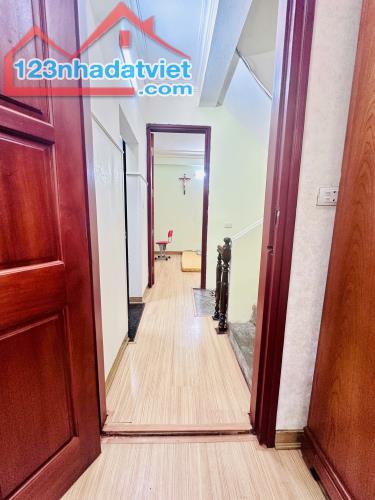 Bán nhà riêng quậnThanh Xuân 40m  4 tầng 10m ra ô tô tránh gần phố ở ngay  chỉ  hơn 7 ty - 4