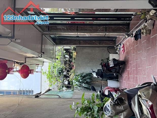 Minh Khai 31m2 5 tầng mới tinh , Oto đỗ cổng .Giá 6,4 tỷ