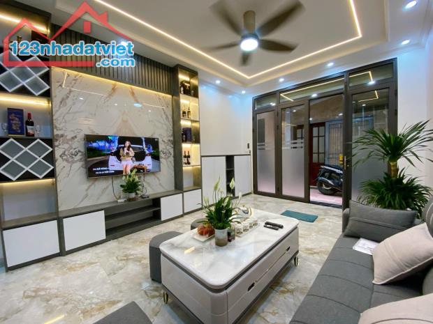 BÁN GẤP NHÀ MINH KHAI - ĐỂ LẠI NỘI THẤT - 5 NGỦ VỪA Ở VỪA CHO THUÊ HÁI RA TIỀN- 50M - 4 TỶ