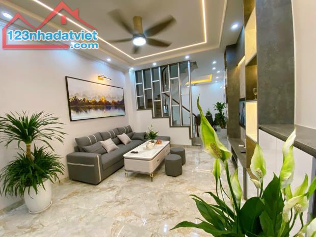 BÁN GẤP NHÀ MINH KHAI - ĐỂ LẠI NỘI THẤT - 5 NGỦ VỪA Ở VỪA CHO THUÊ HÁI RA TIỀN- 50M - 4 TỶ - 2