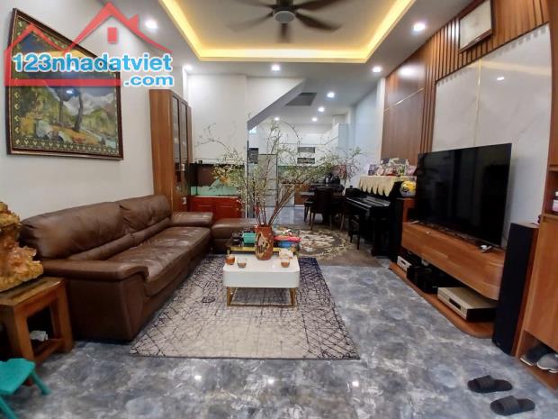 Bán nhà Phú Thượng Phân Lô Ô Tô đỗ cửa, vào nhà 46m2 MT 4.2m dân xây 4 tầng chỉ 10,x tỷ