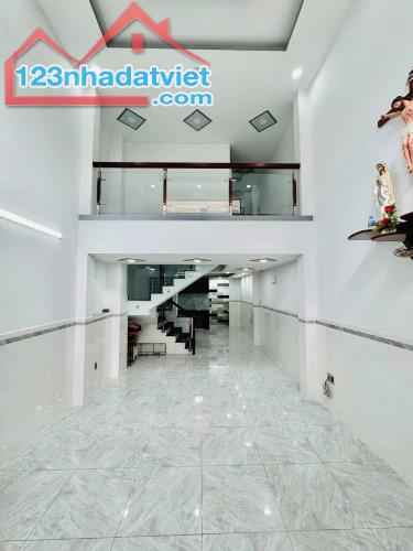 Bán nhà Nguyễn Thái Bình P4 Tân Bình 46m2, HXH, 3 tầng, giá chỉ 5,1 tỷ TL