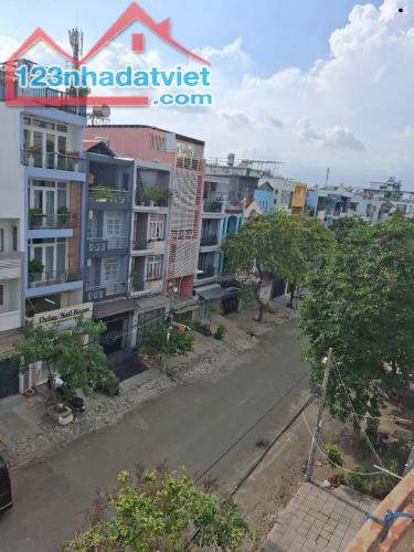 Bán gấp nhà đẹp ở ngay khu VIP MT nội bộ Phạm Hùng, XH ngủ nhà, 82m2, SHR, chỉ 14 tỷ.