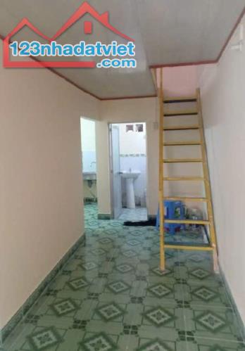 Bán nhà SÁT ĐƯỜNG LỚN 45M2, KHU HIỆN HỮU, căn góc không quy hoạch,Chuyên Dùng 9,Quan 7 - 3