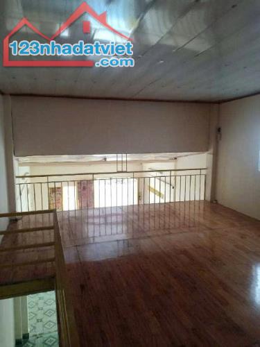 Bán nhà SÁT ĐƯỜNG LỚN 45M2, KHU HIỆN HỮU, căn góc không quy hoạch,Chuyên Dùng 9,Quan 7 - 5