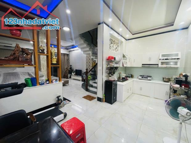 Cần Bán Nhà MTKD Trần Bá Giao  P5  6m x 17m , 3 Lầu ,Giá  12 tỷ Thương Lượng Mạnh. - 1