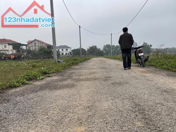 Vợ chồng em có lô đất đấu giá Nghi Trường cần bán.lối 2 đường quốc lộ 48E