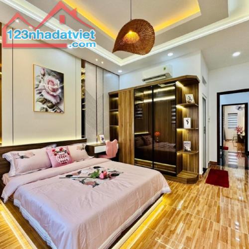 "Mở Ra Cơ Hội, Đóng Lại Lo Âu". Bán Nhà 2 Tầng 120 m2 đất_ Chưa đến 52 tr/m2 _ Phường Trườ - 5