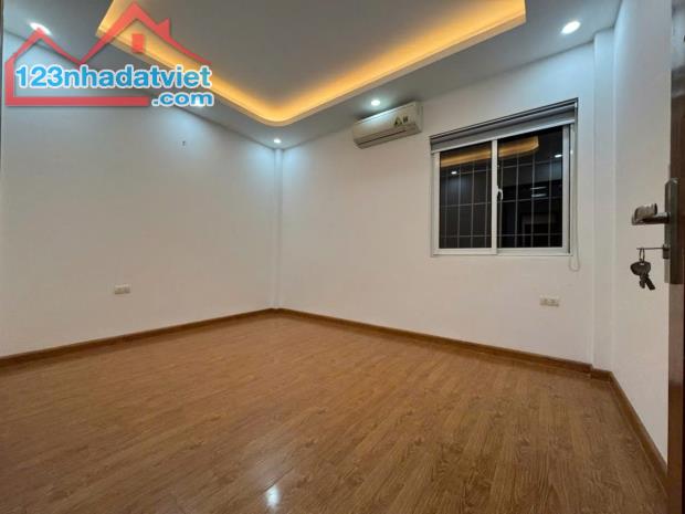 Bán nhà khu Lê Trọng Tấn, Thanh Xuân. 42m2, 5T ô tô đỗ cửa, 10m ra mặt phố ô tô tránh - 3
