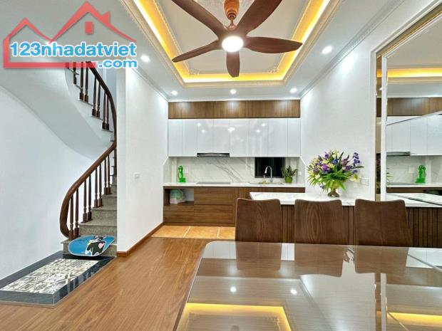 BÁN NHÀ CẦU GIẤY - 35M², 6 TẦNG - FULL NỘI THẤT SANG TRỌNG - GIÁ 7.9 TỶ - 1