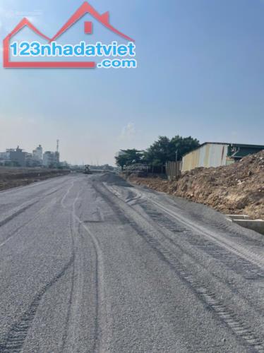 Bán đất 2 Mặt Tiềni Kênh Tham Lương, 100 tỷ, 2000 m2, full Thổ cư Thới An Q12