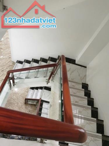 Bán nhà Mặt tiền Lý Nam Đế - giao Nguyễn Chí Thanh, Q 11, 4x14m, 4 Tầng - 3 PN,15.9 tỷ. - 2