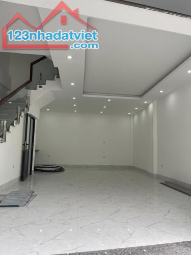 Bán Nhà 2.5 Tầng Moong Y Tế Hà Lầm. DT:83m2,MT:4.5m Oto Đỗ Cửa !!! - 2