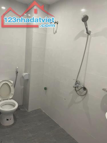 Bán Nhà 2.5 Tầng Moong Y Tế Hà Lầm. DT:83m2,MT:4.5m Oto Đỗ Cửa !!! - 3