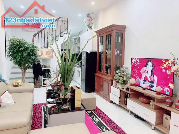 BÁN NHANH CĂN 38M2 PHỐ PHÚC LỢI 5T GIÁ ĐT NHỈNH 5 TỶ HÀNG XÓM VINHOMES