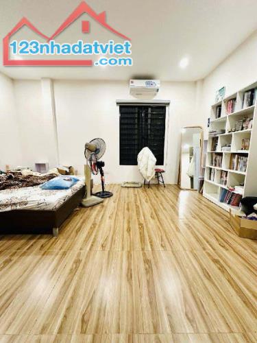 Bán nhà Hướng ĐN - Nhật Chiêu - 75m2 x 6T Thang máy - 15m ra Phố - Vừa ở vừa KD dòng tiền - 4