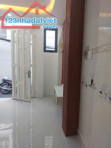 Bán nhà riêng hẻm cách Trần Xuân Soạn 15m, 4,3 tỷ, 28,2m2, diện tích sử dụng 80m2 giá tốt - 1