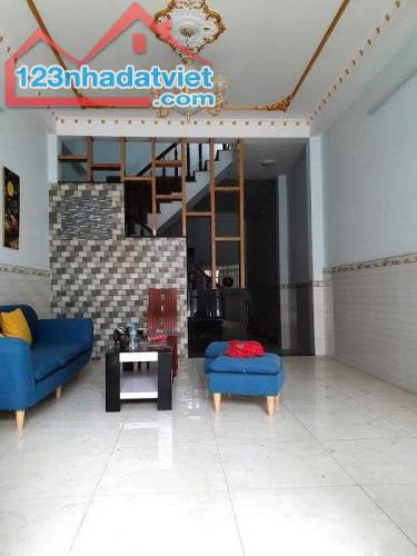 NHÀ PHỐ DÂN TRÍ CAO RÁO SẠCH SẼ - TRƯỚC CHỦ CHO THUÊ 15TR/THÁNG.,