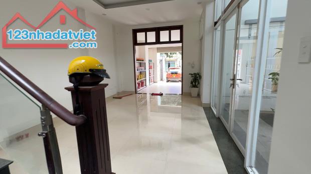 CHÍNH CHỦ CHO THUÊ BIỆT THỰ DT 300M2, 5PN, 4WC ĐƯỜNG RỘNG XE TẢI SAU CHỢ ĐẦU MỐI 1KM - 8