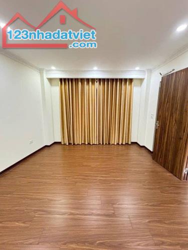 BÁN NHÀ PHỐ BÁT KHỐI XÂY MỚI - 5 TẦNG FULL NỘI THẤT - VỊ TRÍ SIÊU ĐẸP - CÁCH OTO 20M